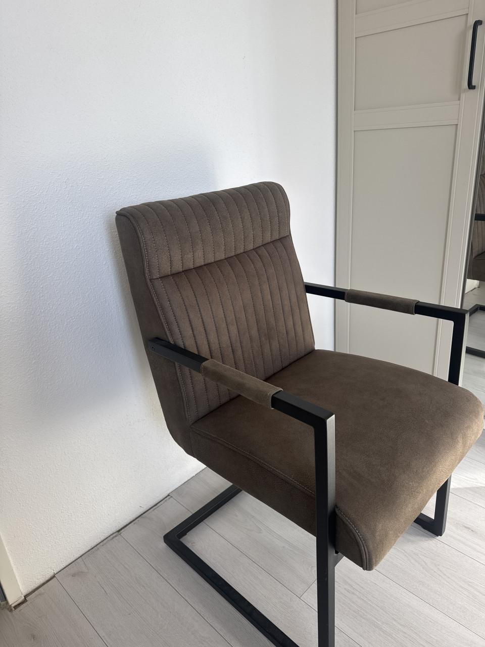 2 eettafel stoelen Pronto