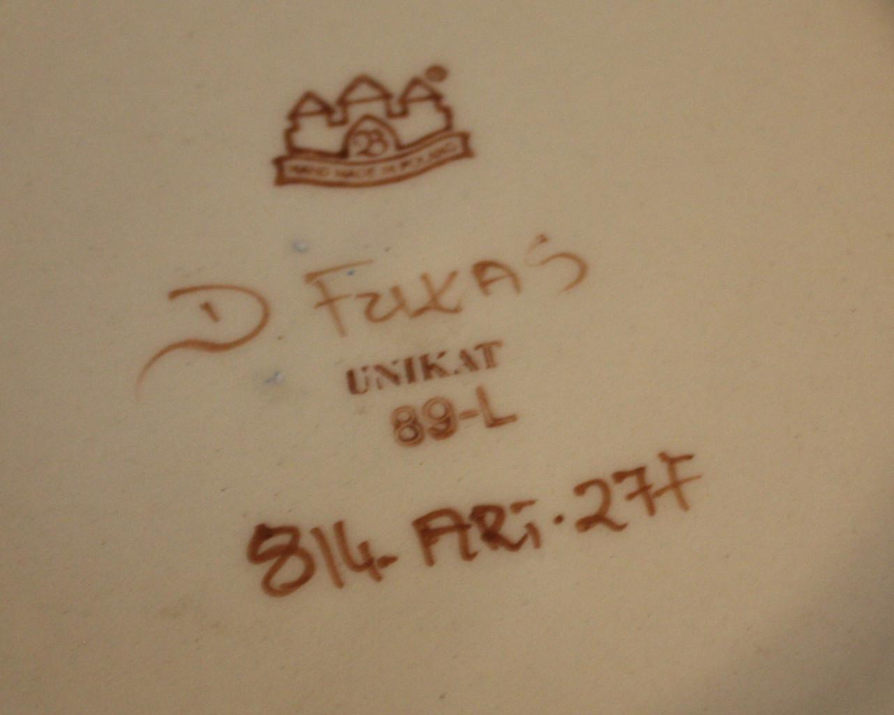 Set oude bordjes met viooltjes print