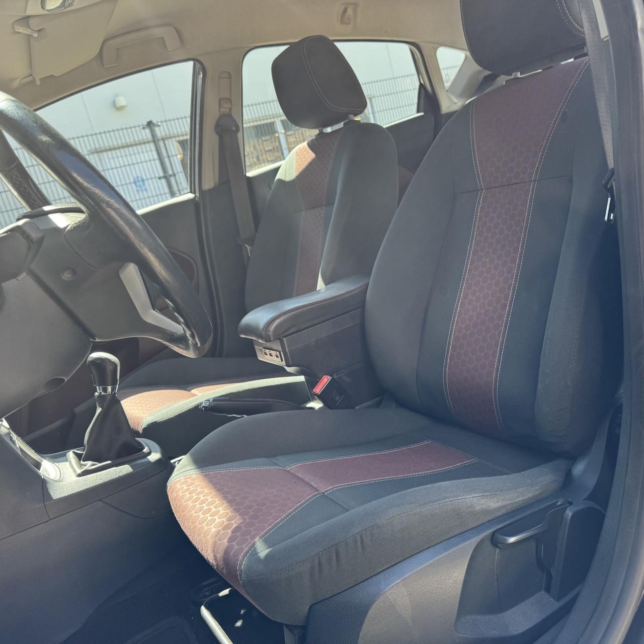 Ford Fiesta 1.25 44KW Titanium 5DRS 2009  Zwart Airco Apk Nap