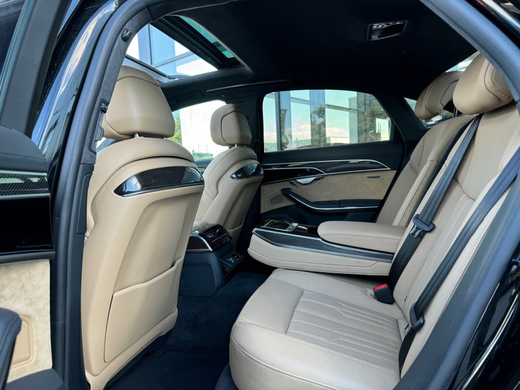 Audi S8 4.0 tfsi s8 np280,000€ abt keramisch laser nachtzicht 4-wielsturing