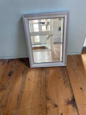 Twee oude spiegels met zilveren houten lijst