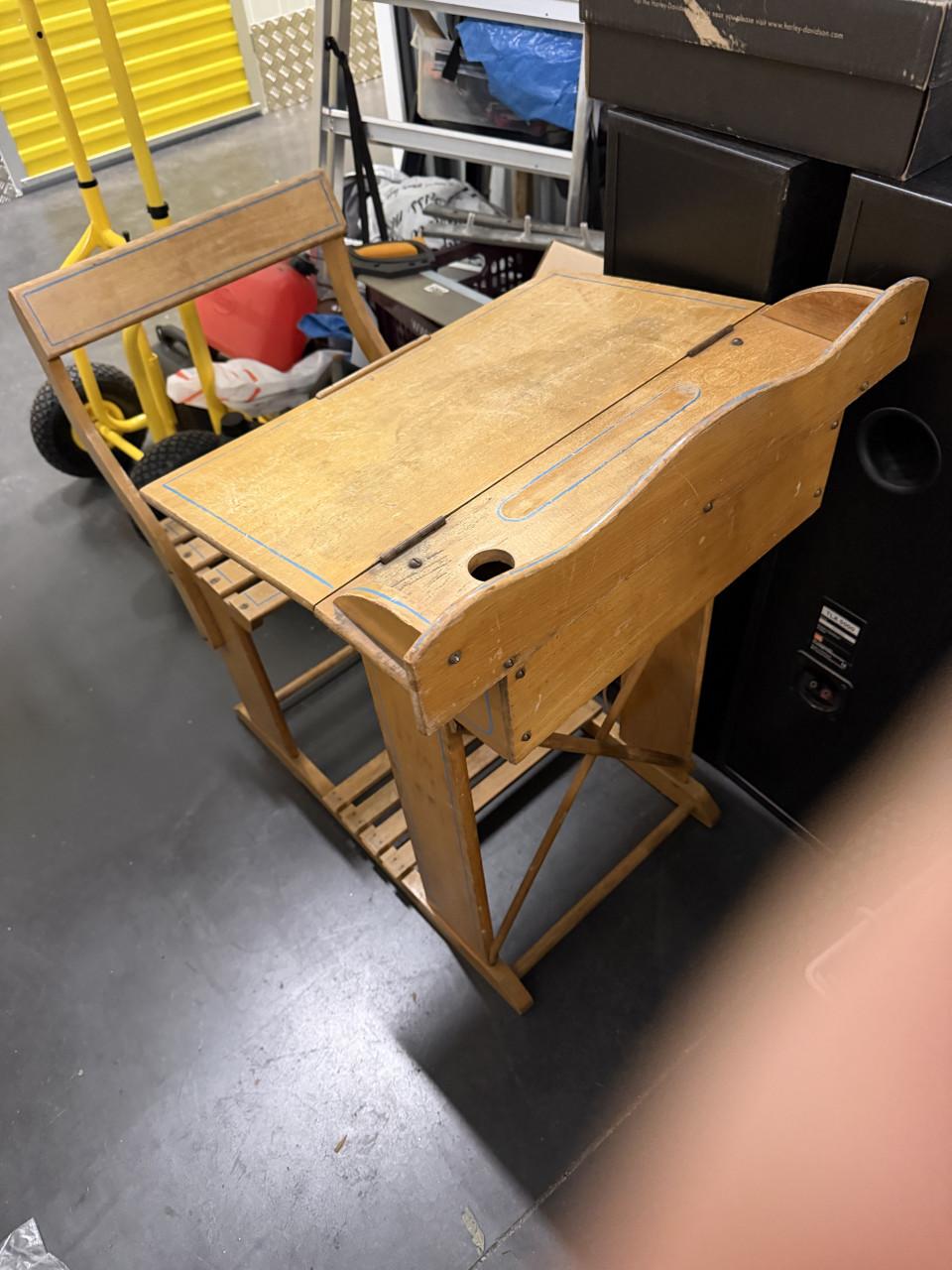 Schoolbankje met klep