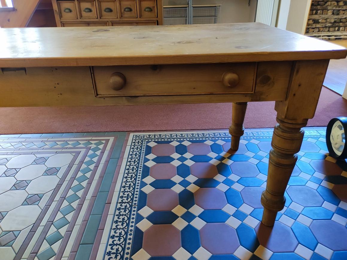 Antieke grenen tafel