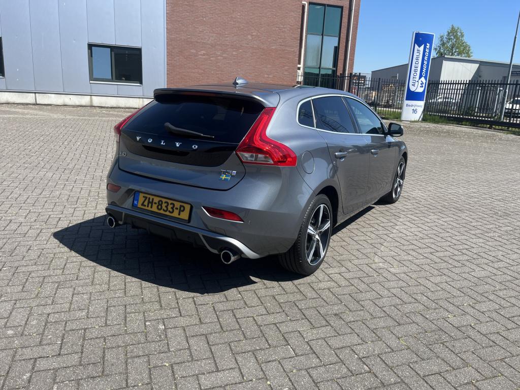 Volvo V40 1.5 t3 polar+ r-design sport pano navi trekhaak automaat