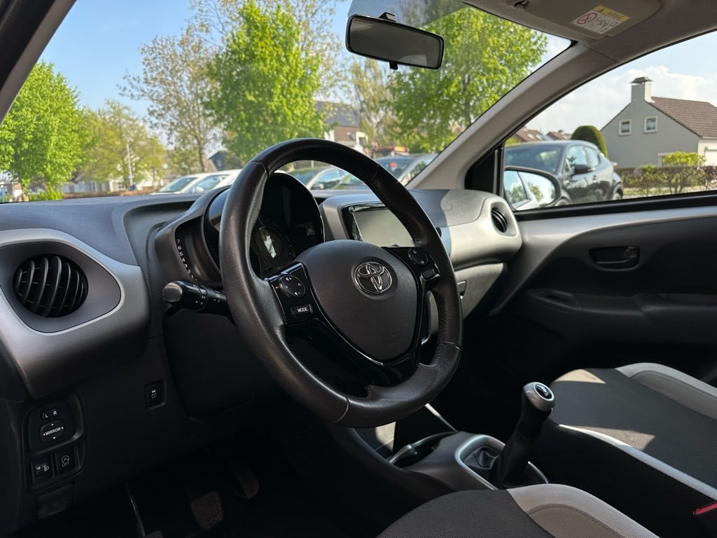 Toyota Aygo 1.0 vvt-i x-play // musketier sport pakket // uniek! //