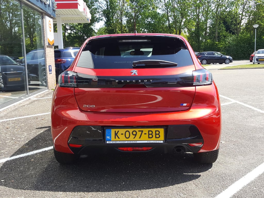 Peugeot 208 allure 1.2 puretech 100pk | 3d-navigatietomtom&bluetooth&dab+ |