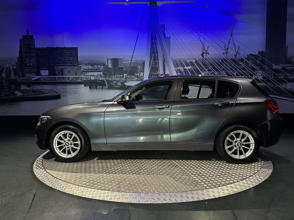 BMW 1 Serie 116i executive *pdcv&a*navi*trekhaak*