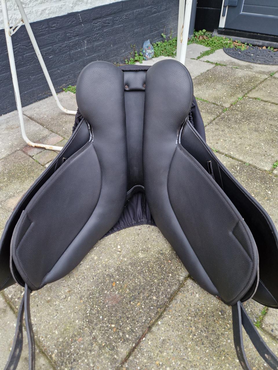 Northon pro dressuurzadel 18"