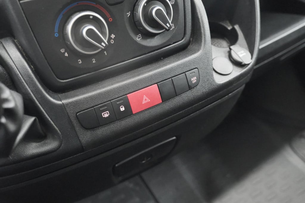 Peugeot Boxer 330 2.2 bluehdi 120 l1h1 premium | trekhaak | camera | betimm