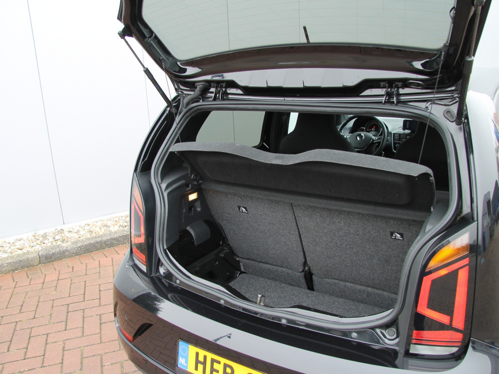 Volkswagen UP! active 5drs. clima | cruise | camera | vol!