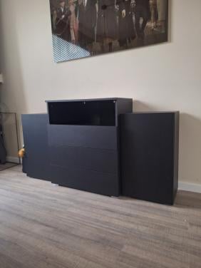 Zwart dressoir, modern