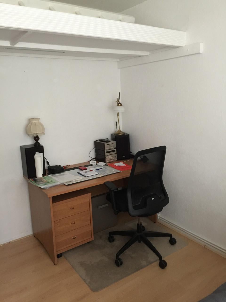 Mooi gestoffeerde en gemeubileerde kamer te huur