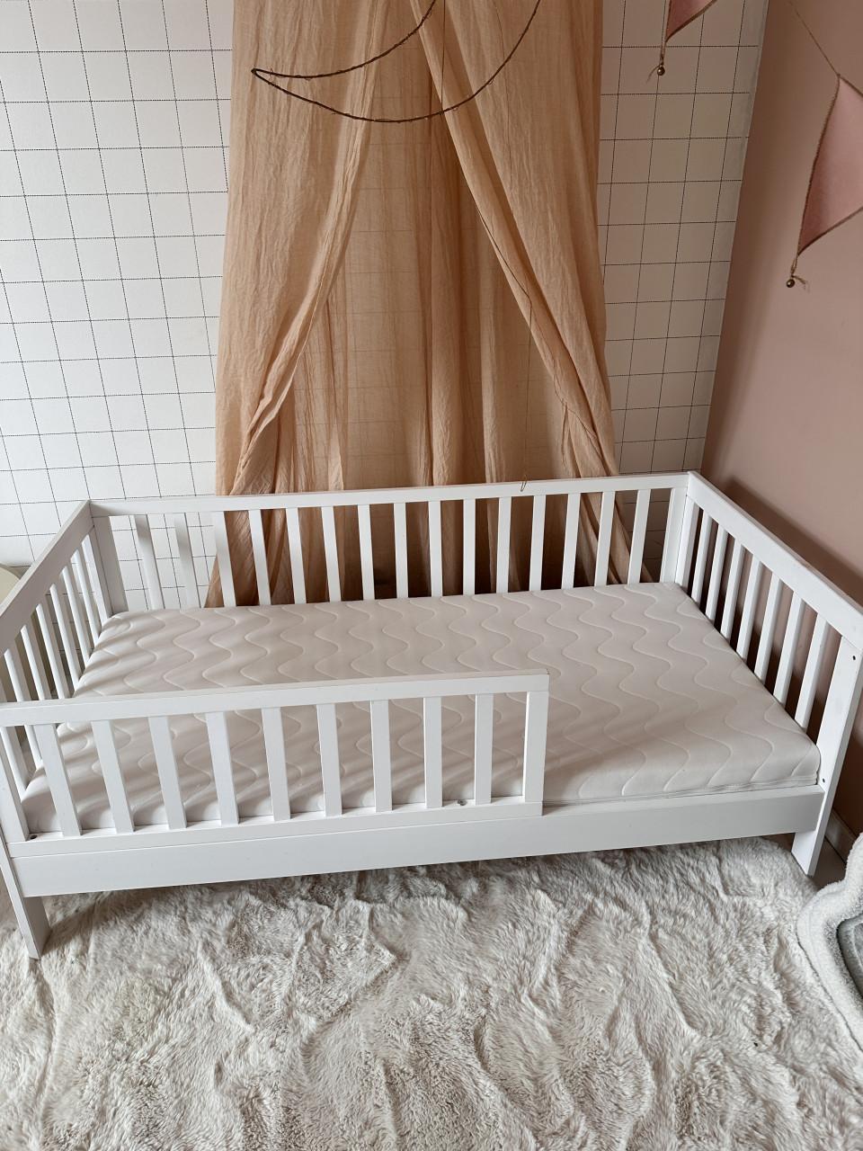 Peuterbed Petit Amelie 140 x 70 incl matras dekbed en hoeslaken