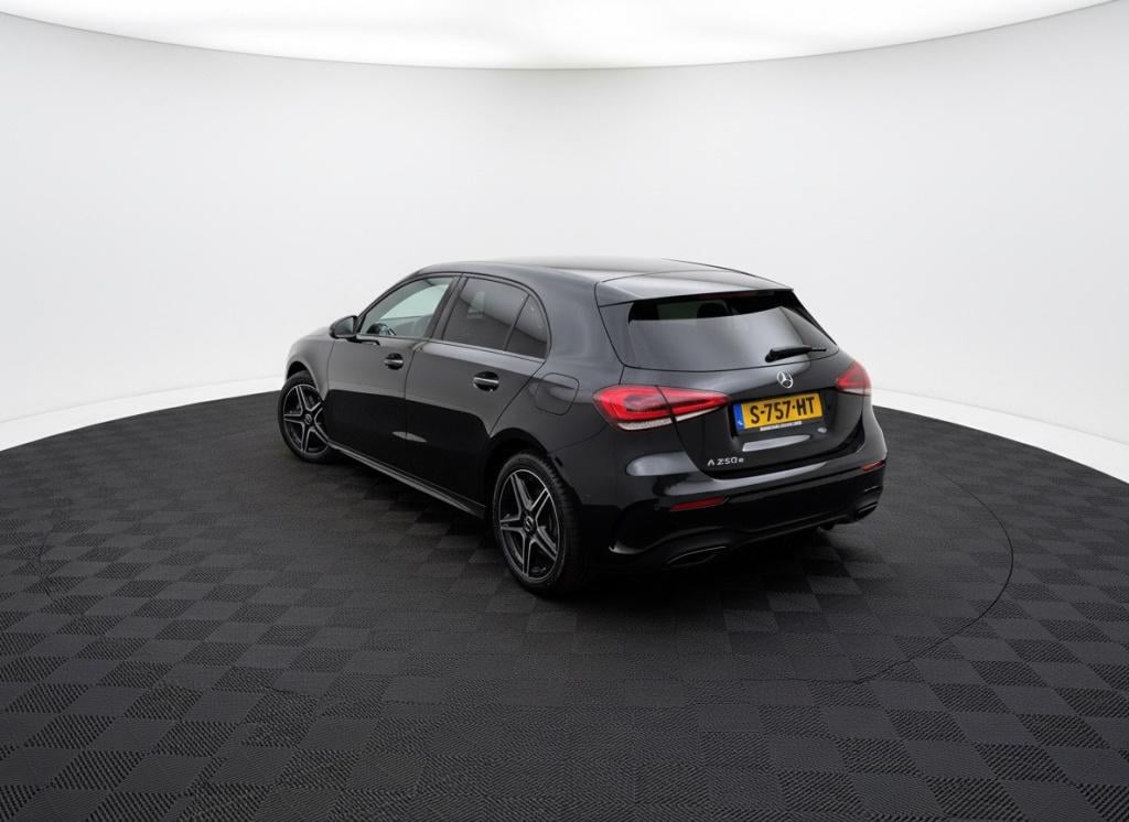 Mercedes-Benz A-Klasse 250 e business solution amg limited soh 96%