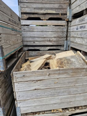 Kist haardhout stukken meubelhout droog