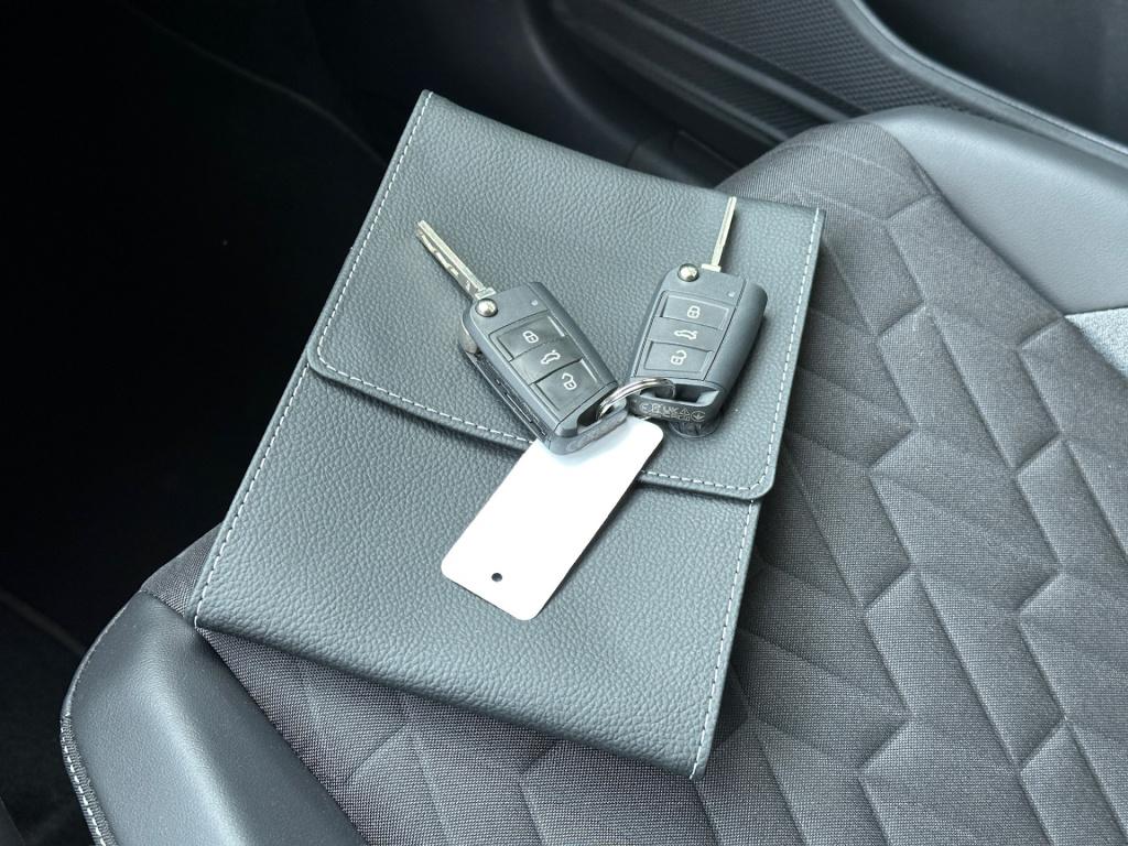 Volkswagen T-cross 1.0 tsi life | navi | climate | led | stoelverwarming | 