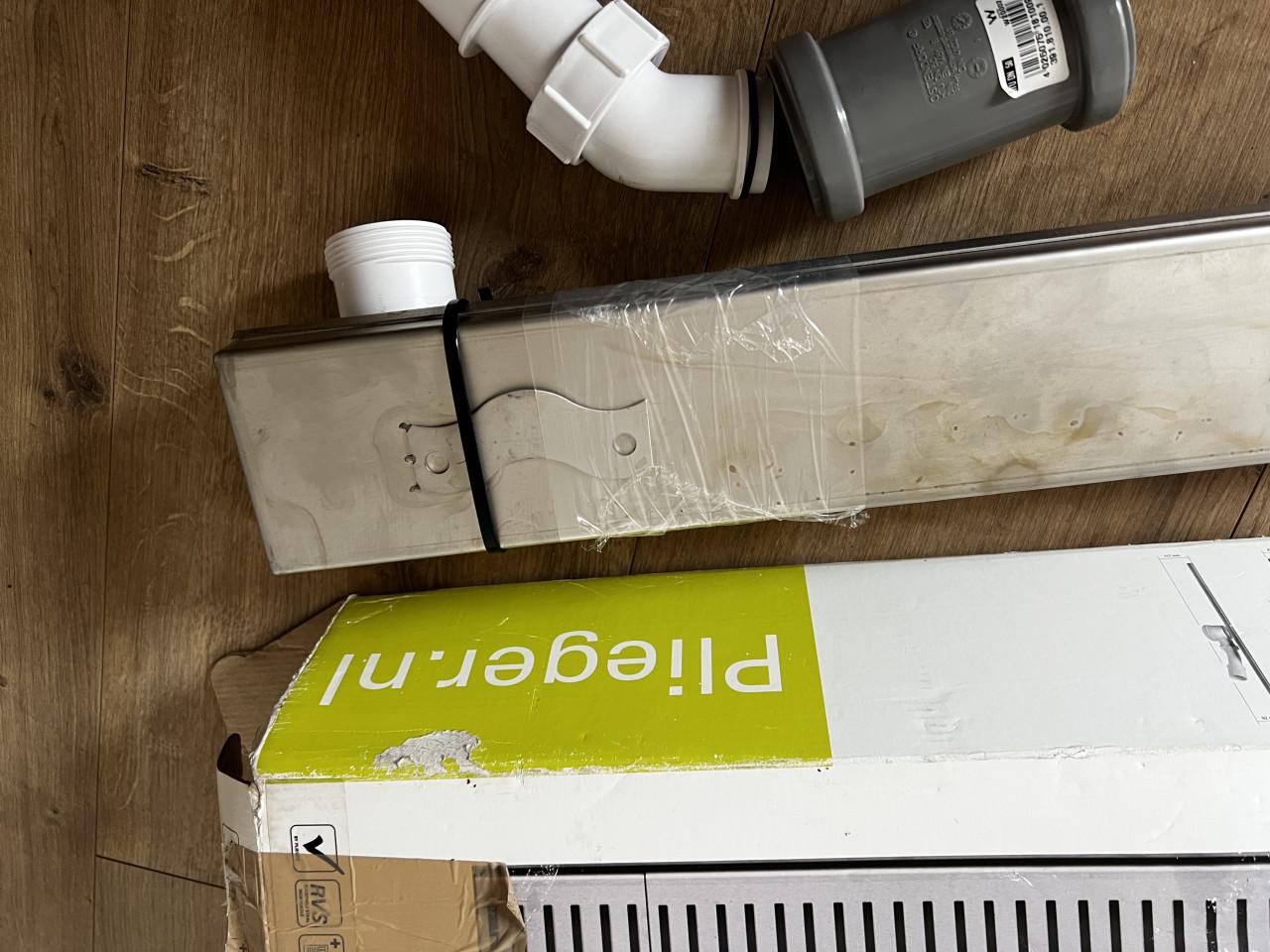 Douchedrain,Douchegoot Plieger