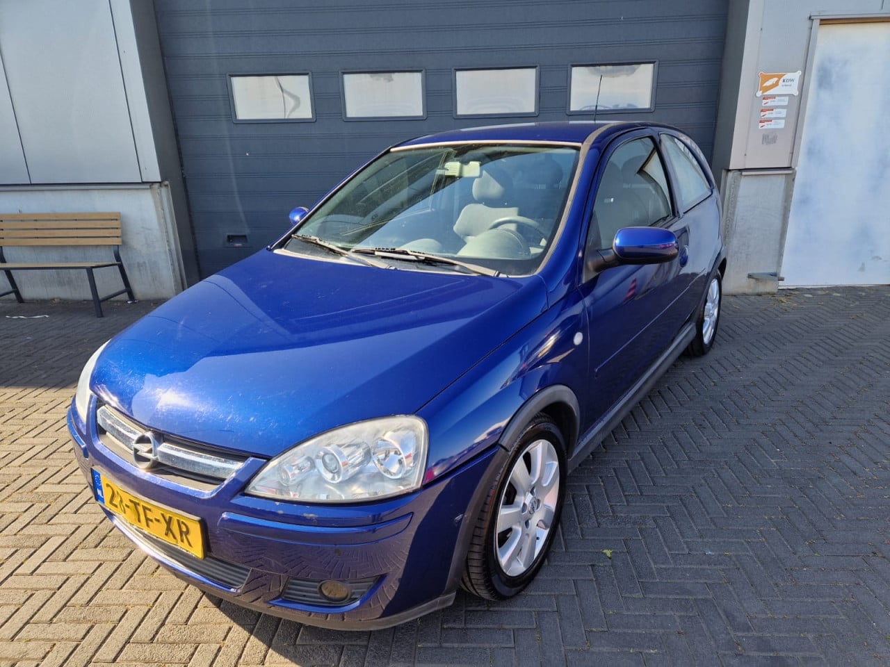 TE KOOP OPEL CORSA 1.2 16V SILVERLINE VOL JAAR APK BIJ AFLEVERING