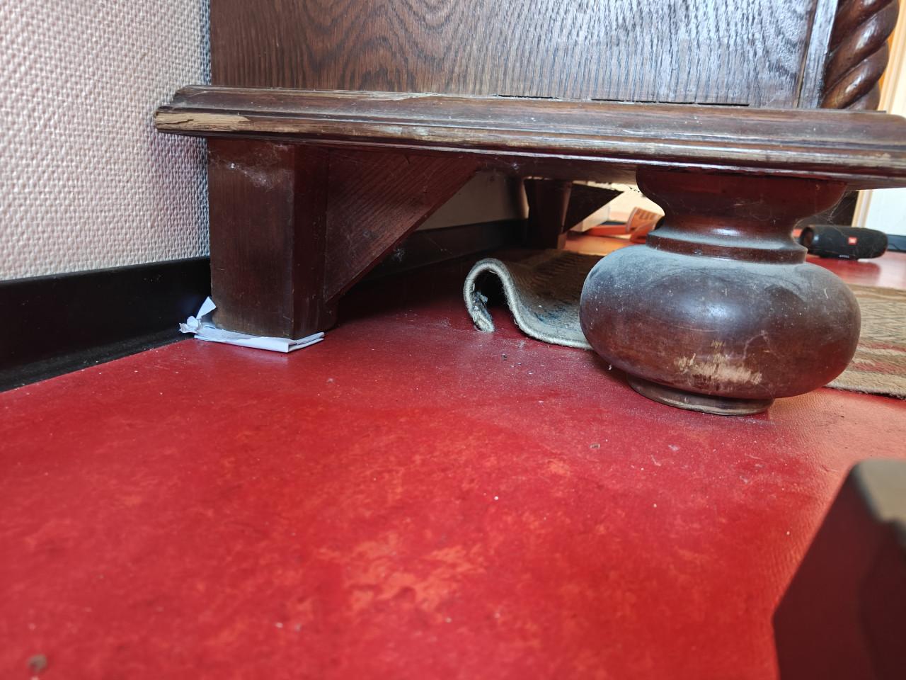 ALLEEN OPHALEN Antieke houten kast met houtsnijwerk
