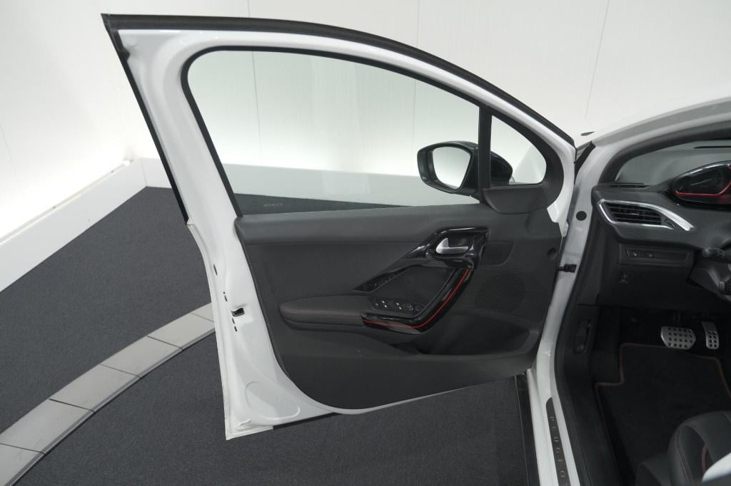 Peugeot 2008 puretech 110 eat6 gt-line | trekhaak | camera | navigatie | pa