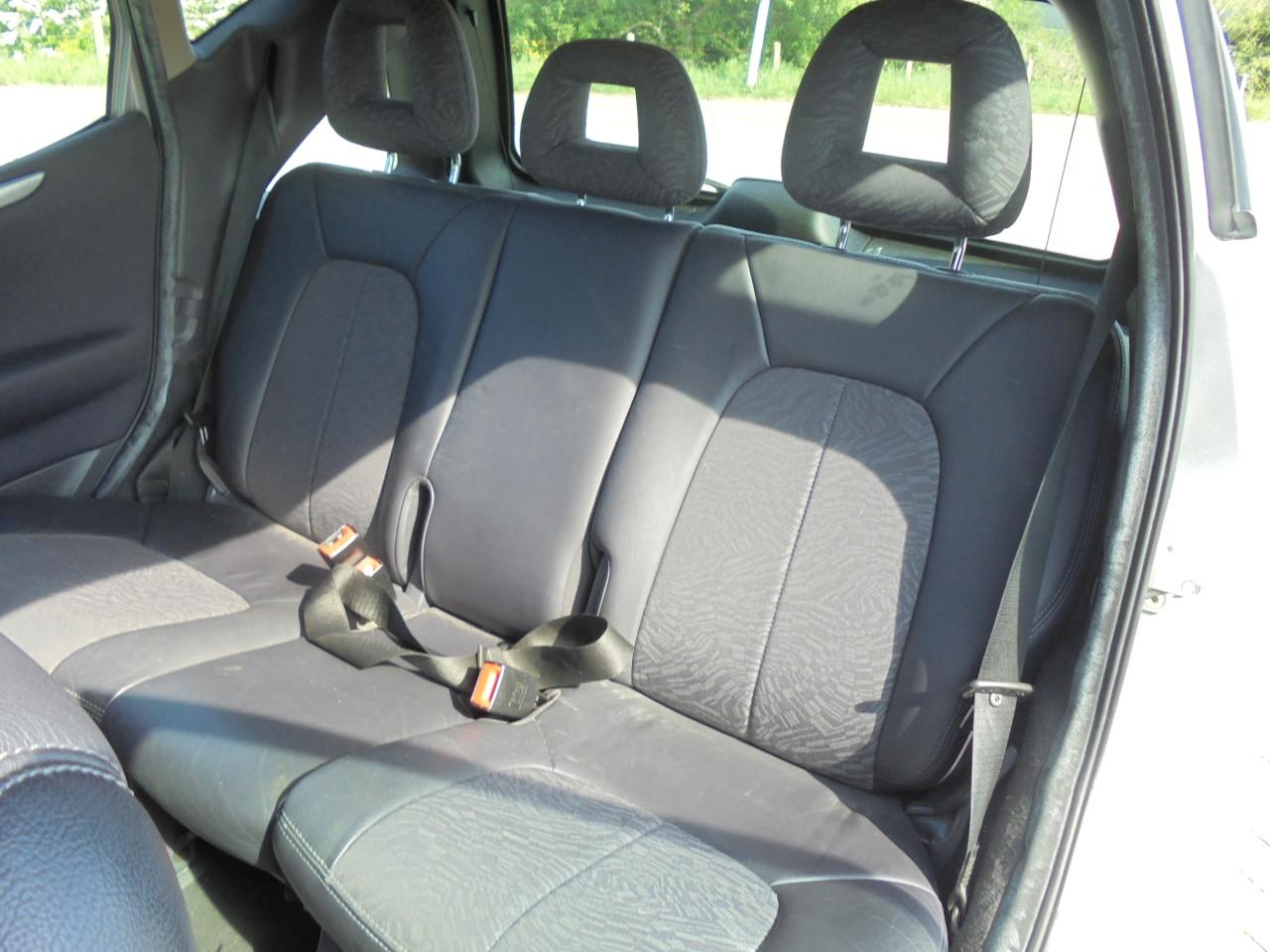 A 190 lang 92 Kw ( 125 Pk )Apk en 141.840 kilometer met N.A.P nette auto