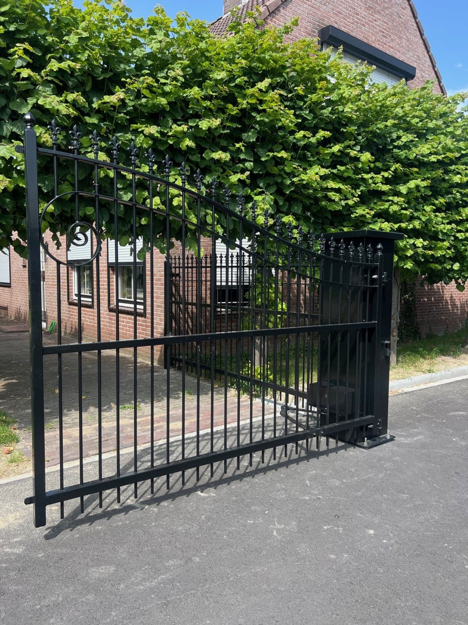 Voor al uw Inrijpoorten - Sier-Hekwerken en Tuinpoorten.