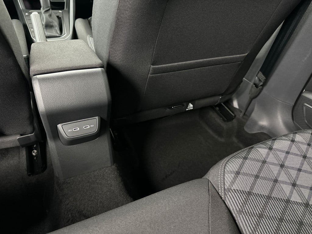 Volkswagen Taigo r-line-edition 1.5 110 kw / 150 pk tsi cuv 7 versn