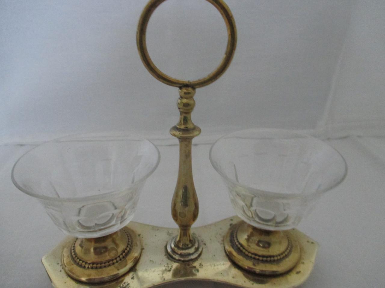 Zeer mooi kristallen dubbel zoutvat , afgewerkt met parelrand aan de voet