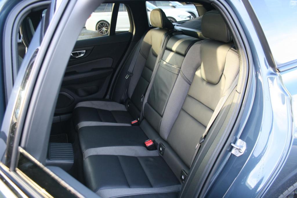 Volvo V60 2.0 t6 recharge awd r-design