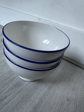 3 wit/blauwe soepkommen