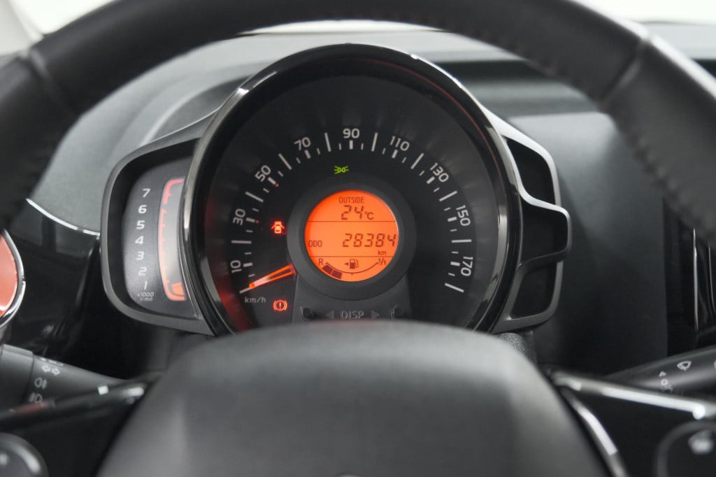 Peugeot 108 1.0 e-vti allure top! | elektrisch vouwdak | trekhaak | camera 