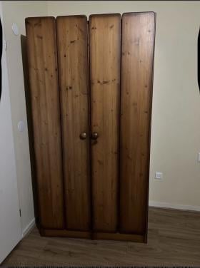 Massief houten kledingkast 200x100x60 cm.