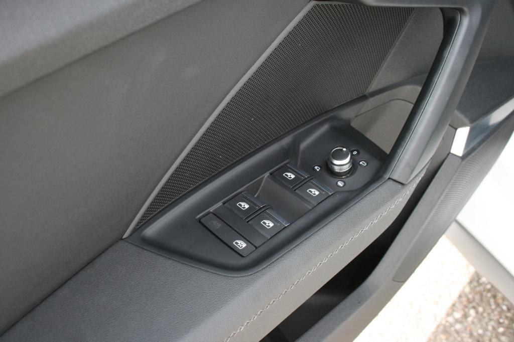 Audi A3 sportback 40 tfsi e s-line / pano / leer / matrix / camera / b&o