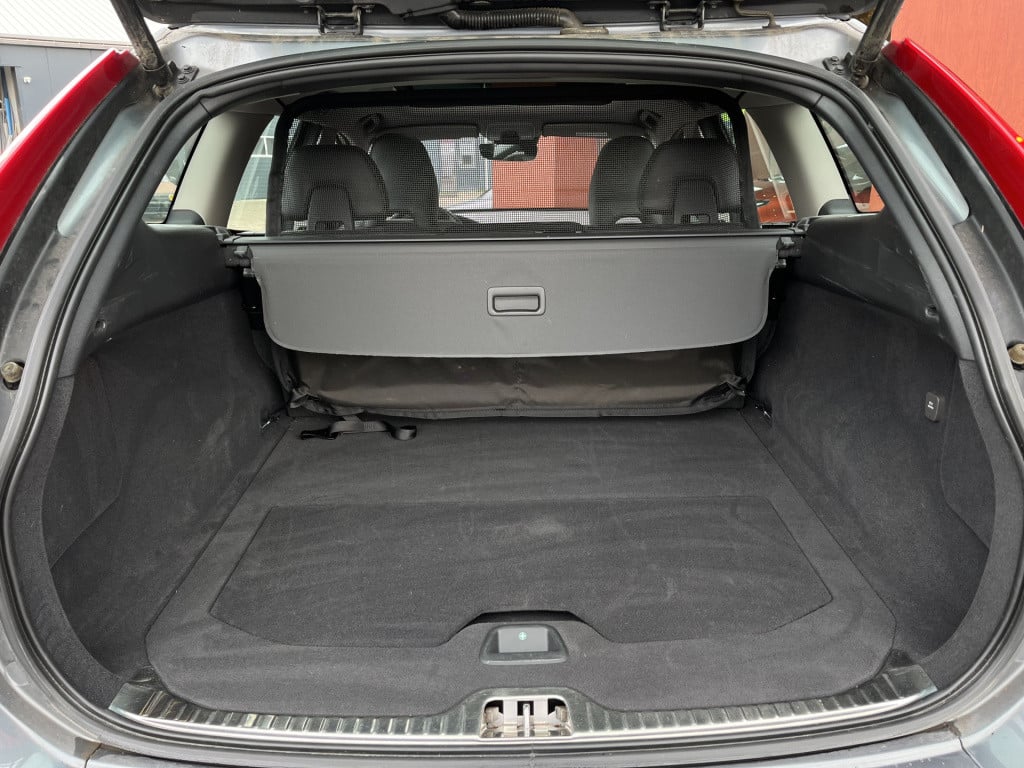 Volvo XC60 2.0 d4 fwd polar+ aut | leer | pano | zeer lage km. stand!