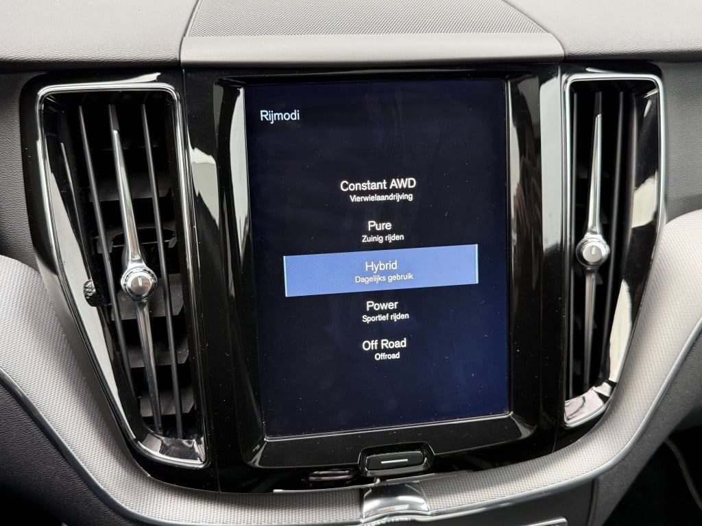 Volvo XC60 t8 390pk recharge r-design| panodak| luchtvering| trekhaak| came