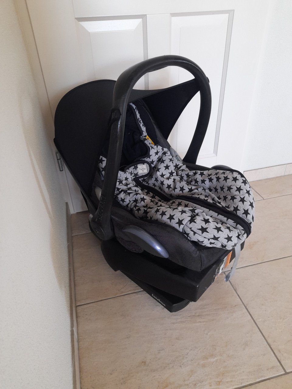 Maxi cosi cabriofix met easy base ( in goede staat )