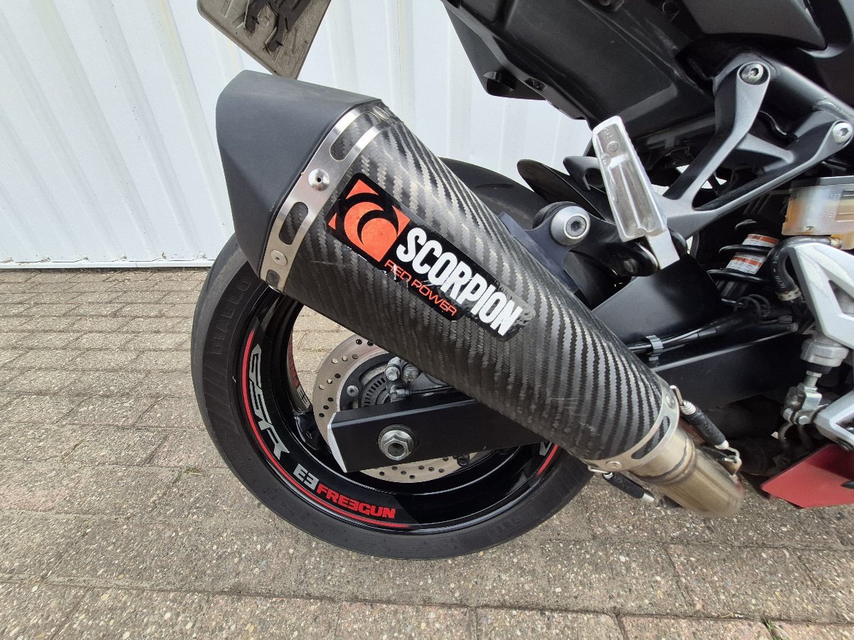 Suzuki GSR750 Freegun edition uit 2014