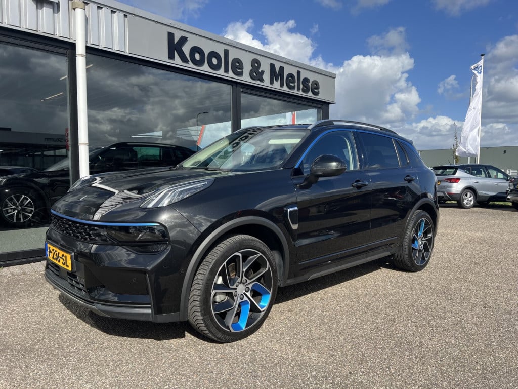 Lynk & Co 01 1.5 261pk plug in hybrid , 360 camera , pano dak , adaptive cc