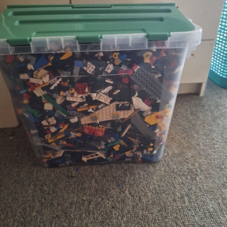 9 kilo lego van de jaren 90 tot begin 2000.  Gewoon en technisch lego.