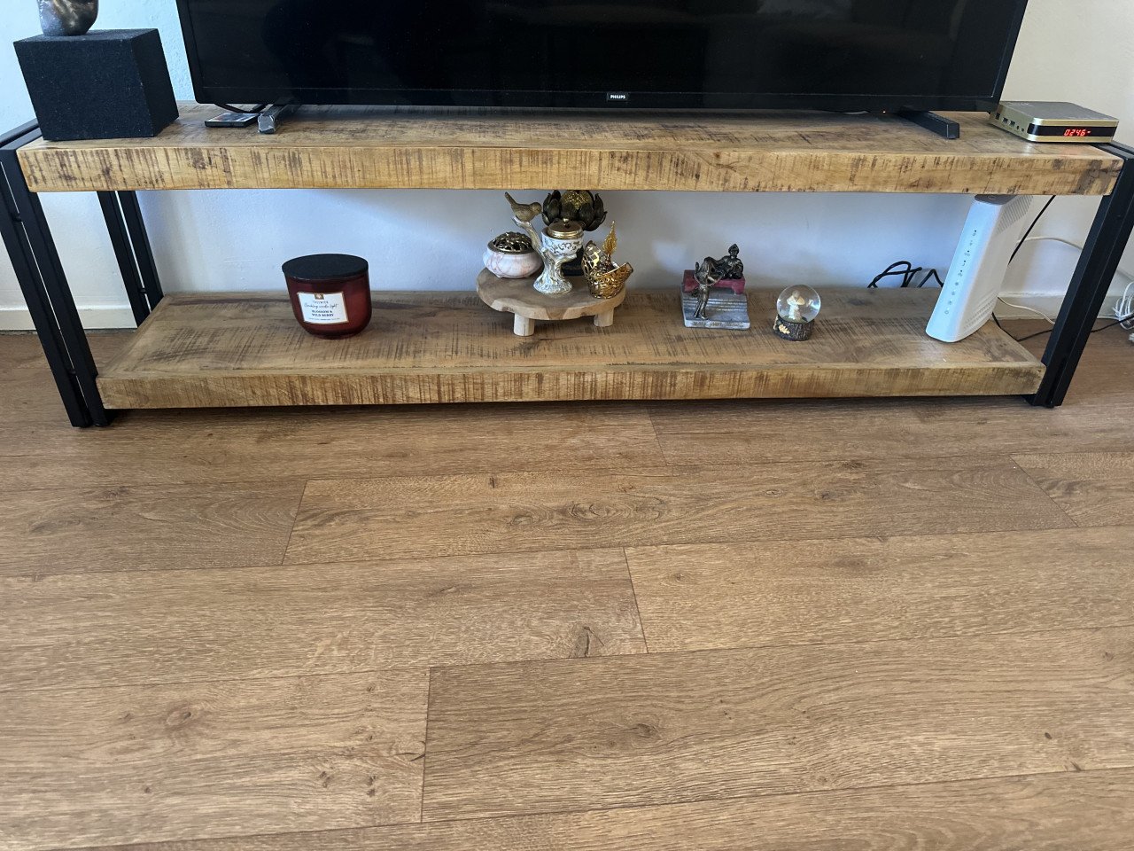 Eettafel hout met 6 stoelen + tv meubel