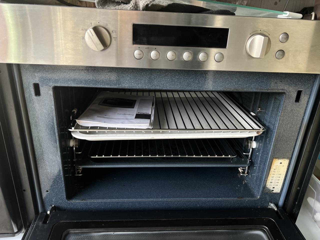 Inbouw Oven met gebruiksaanwijzing schoon en netjes 60x48 cm.