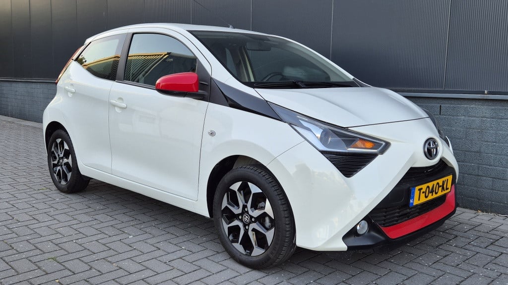 Toyota Aygo 1.0 vvt-i x-cite*automaat*airco*camera*apple-carplay*android*