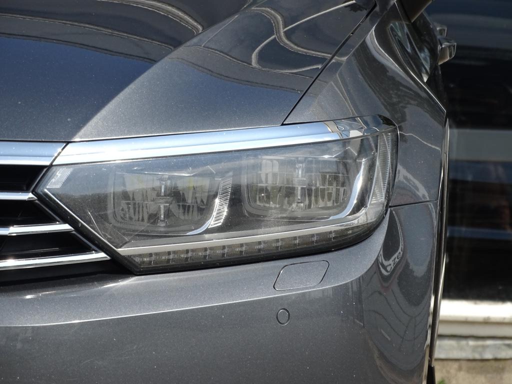 Volkswagen Passat variant 2.0 tsi highline 211pk automaat | el. trekhaak | 