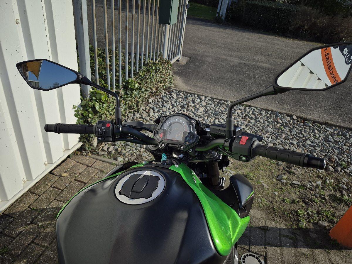 Kawasaki Z900 uit 2019, stoere naked bike, weinig Km