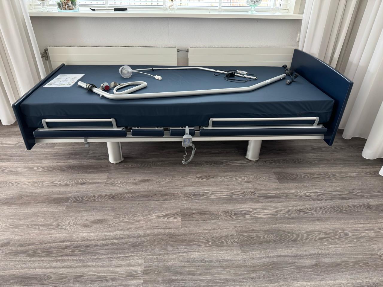 Hoog-laag bed van groot formaat(90x220) van nog geen half jaar oud,