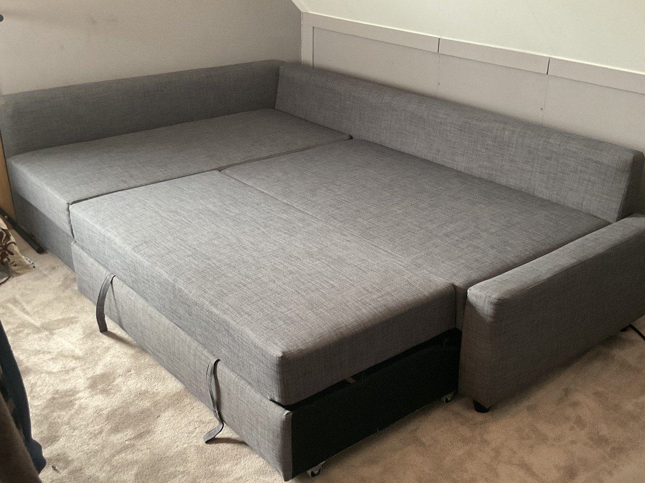 Praktische IKEA hoekbank annex slaapbank, model Friheten