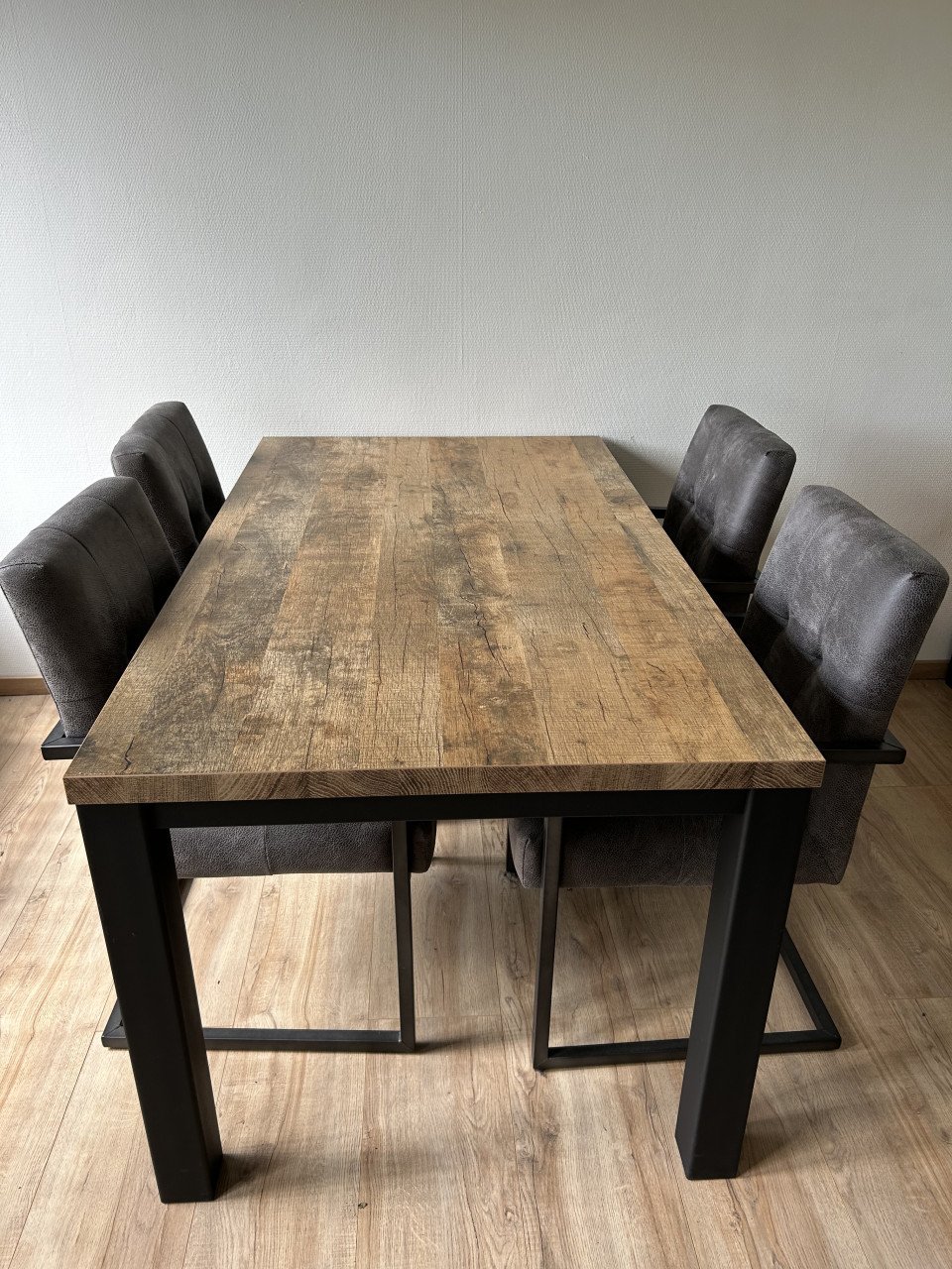 Eettafel met 4 stoelen