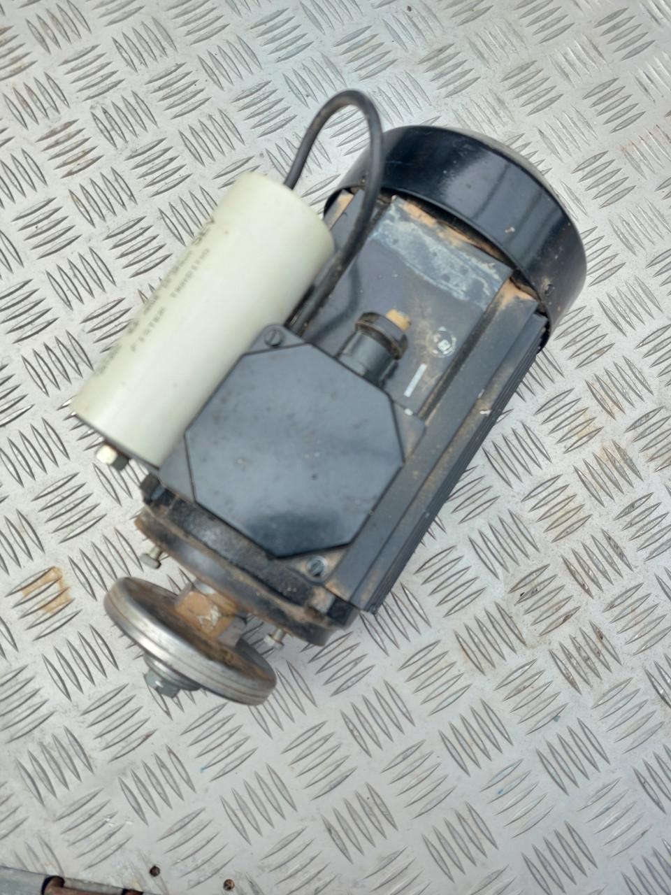Motor voor zaagmachine 220 volt asgat 30 mm