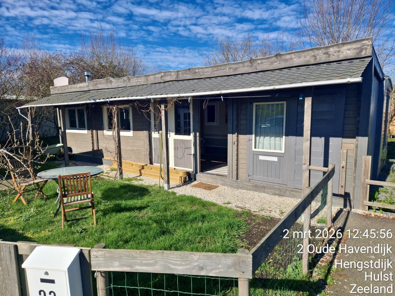 Instapklare stacaravan met staanplaats te koop in Hengstdijk zws vlaanderen