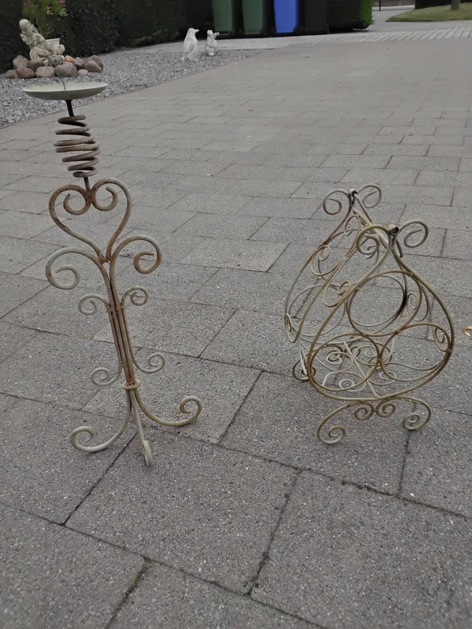Brocante kaarsenstandaard en wijnrekje